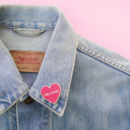 Pin's Girl Power Coucou Suzette