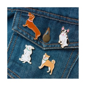 Pin's Teckel Coucou Suzette