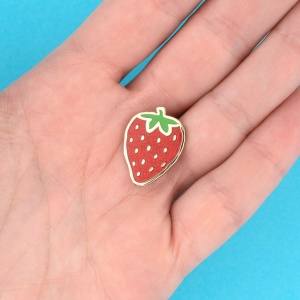 Pin's Fraise Coucou Suzette