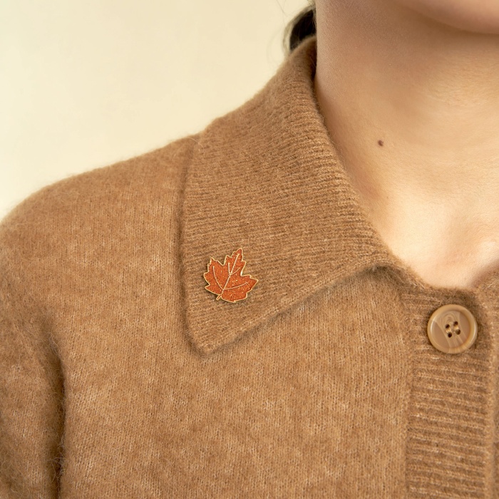 Pin's Feuille d'Erable Coucou Suzette