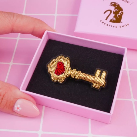 Broche brodée Clef Malicieuse