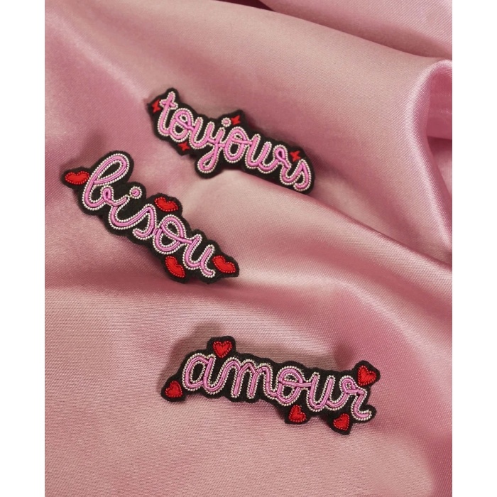 Broche brodée Bisou Malicieuse
